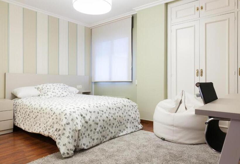 פנסיון Zafiro Suites