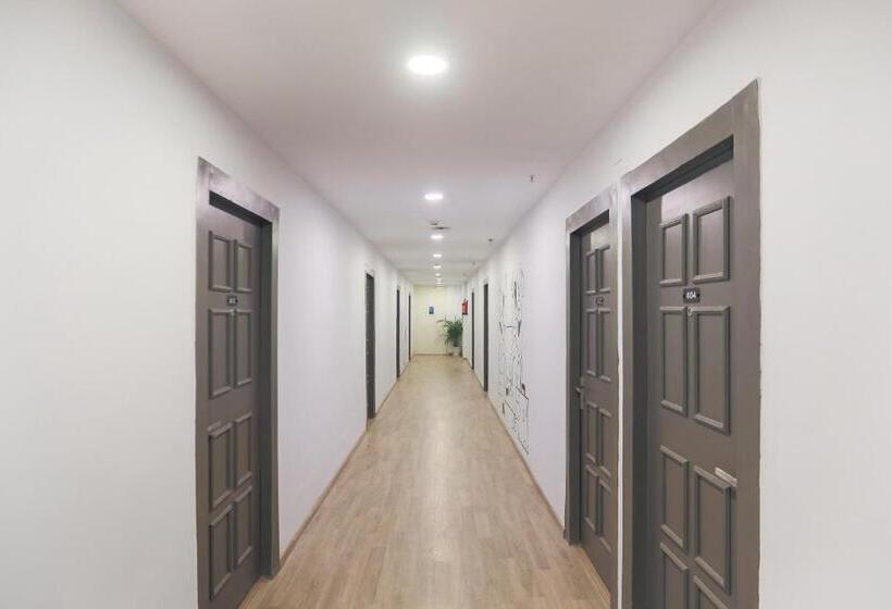 Super Oyo Townhouse 143 Hotel Royal Garden Park Street Mullick Bazar Crossing