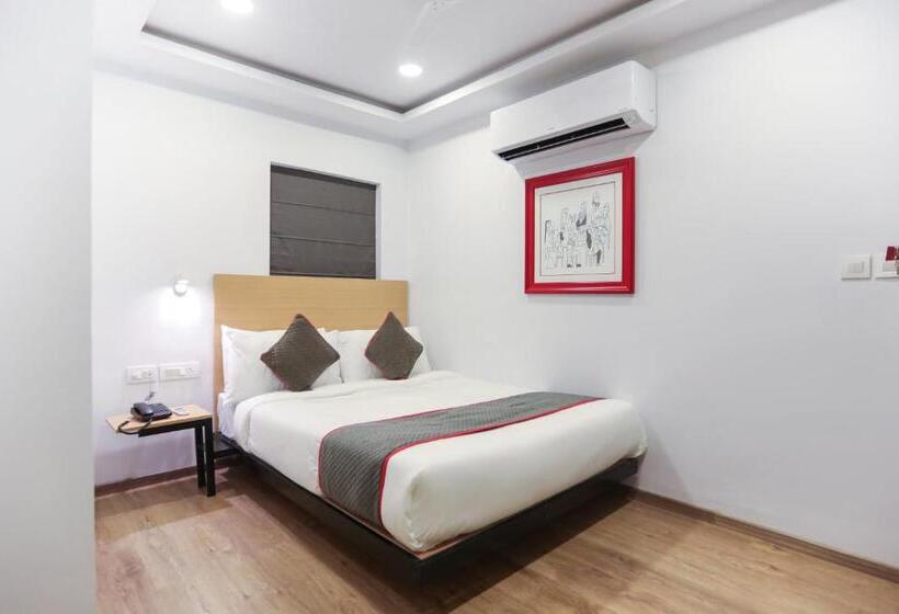 Super Oyo Townhouse 143 Hotel Royal Garden Park Street Mullick Bazar Crossing