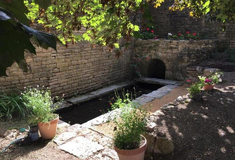 مبيت وإفطار Entre Bourgogne Et Morvan