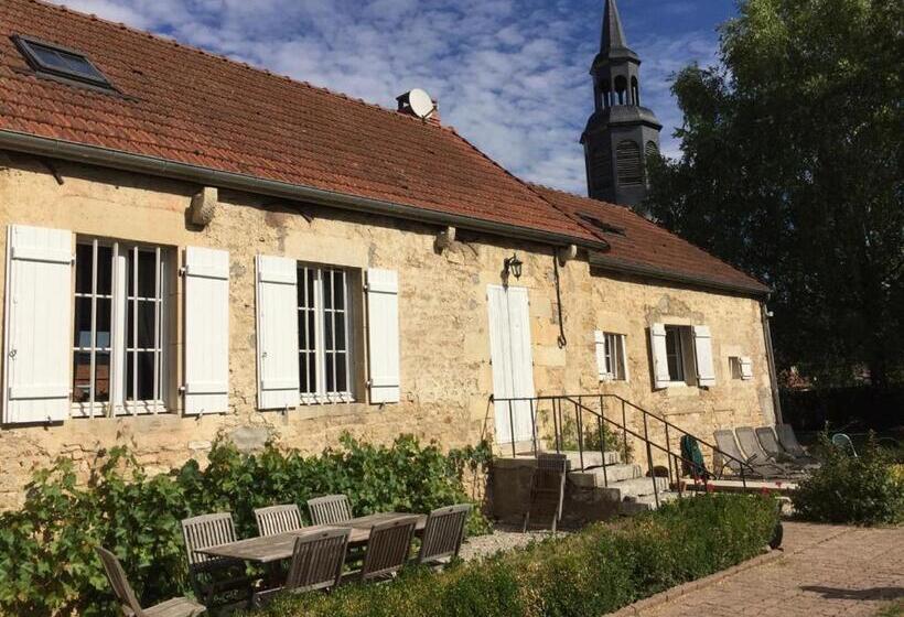 مبيت وإفطار Entre Bourgogne Et Morvan