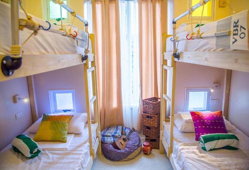 Flotsam And Jetsam Artist Beach Hostel