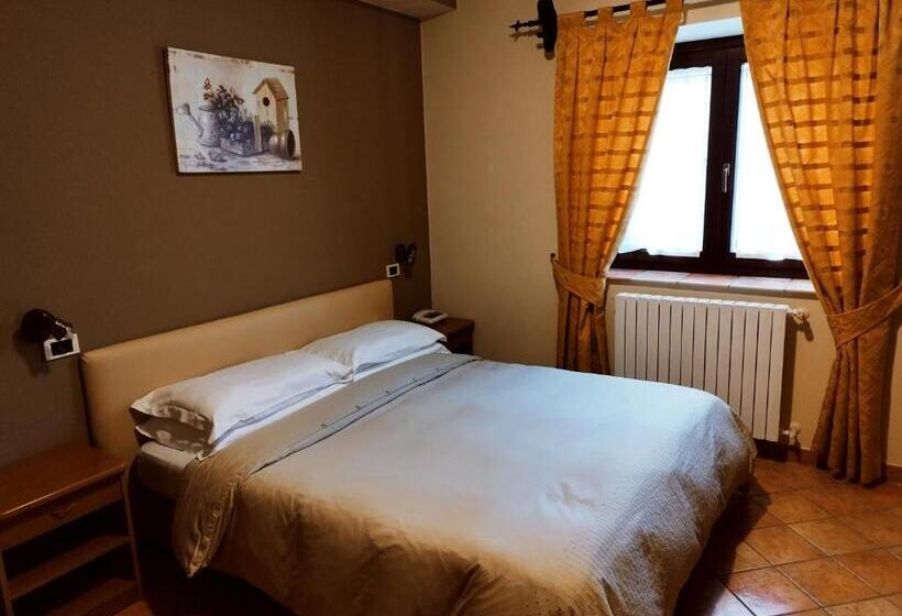 Отель Altopiano Delle Rocche