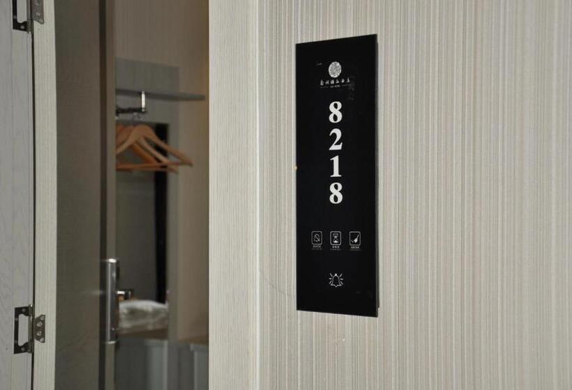 Отель Juli Boutique