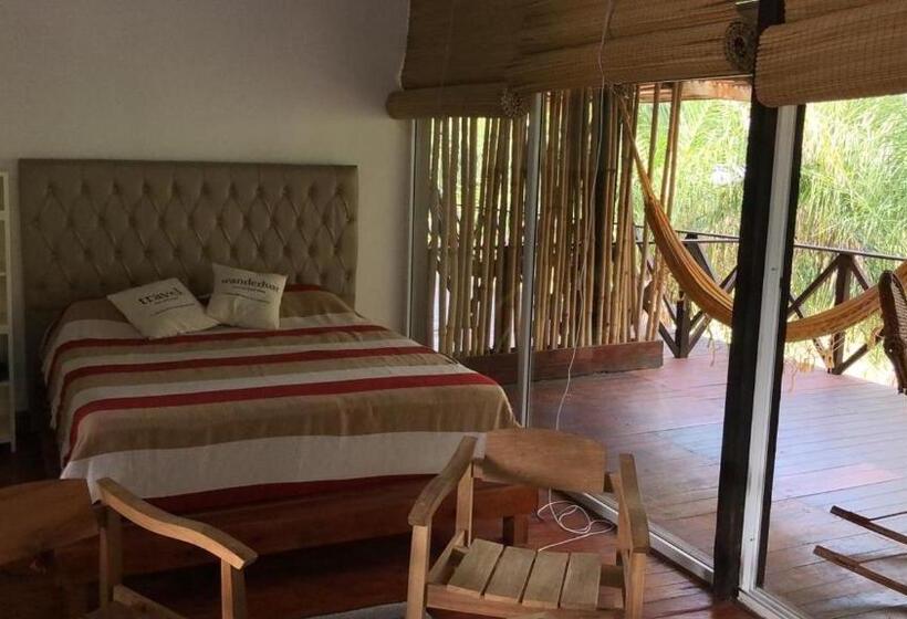 בית מלון כפרי La Delfina Island Resort