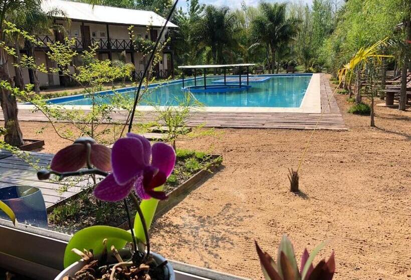 בית מלון כפרי La Delfina Island Resort