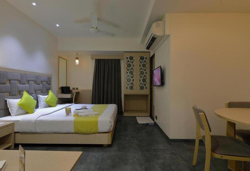 Отель Sifat International