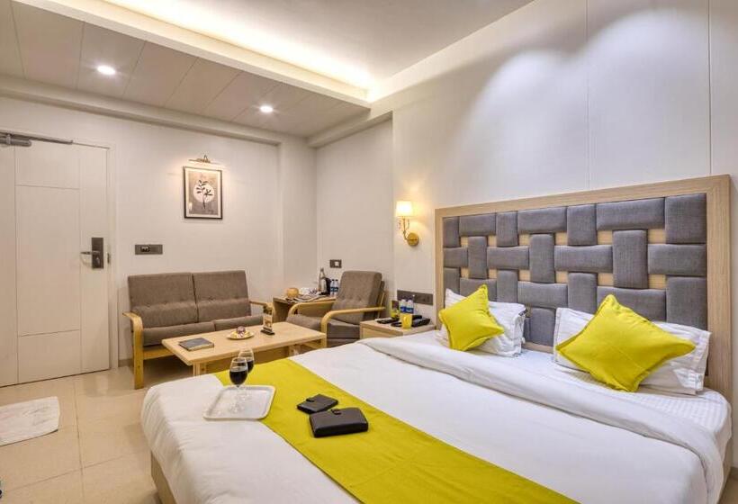 Отель Sifat International