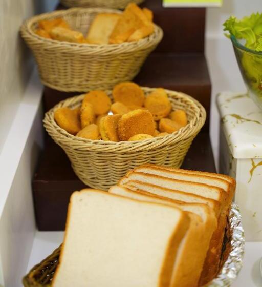 Отель Sifat International