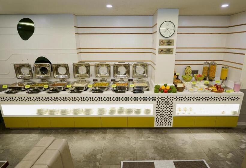 Отель Sifat International