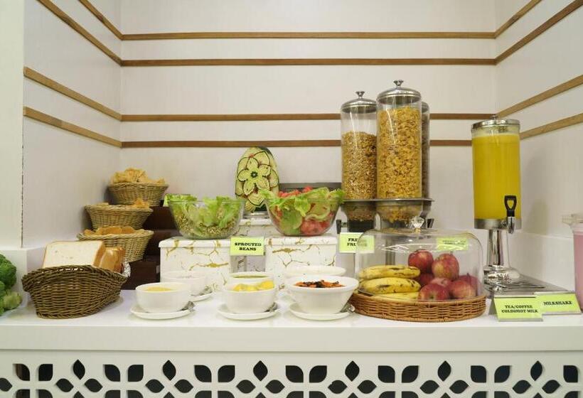 Отель Sifat International