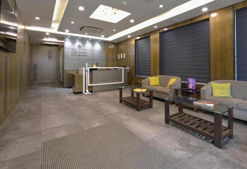 Отель Sifat International