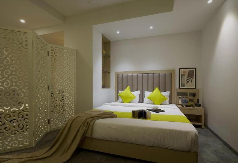 Отель Sifat International