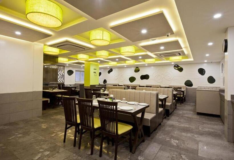 Отель Sifat International