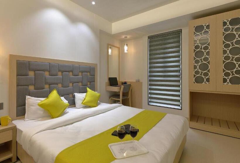 Отель Sifat International