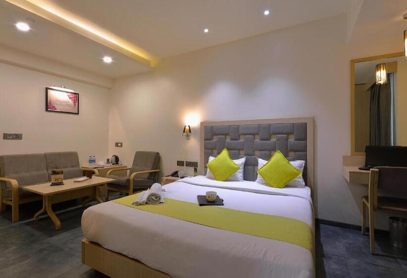 Отель Sifat International