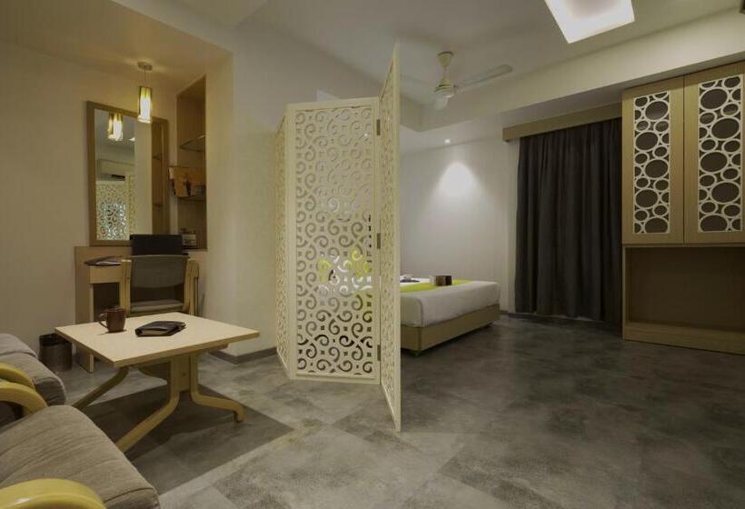 Отель Sifat International