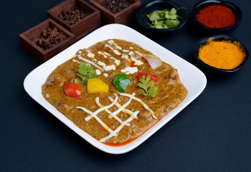 Отель Sifat International