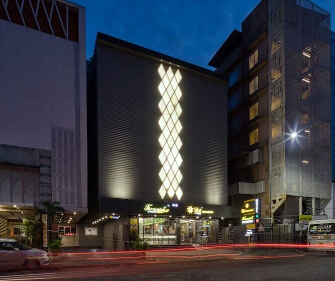 Отель Sifat International