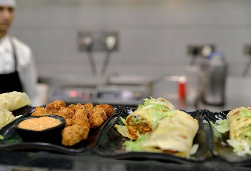 Отель Sifat International