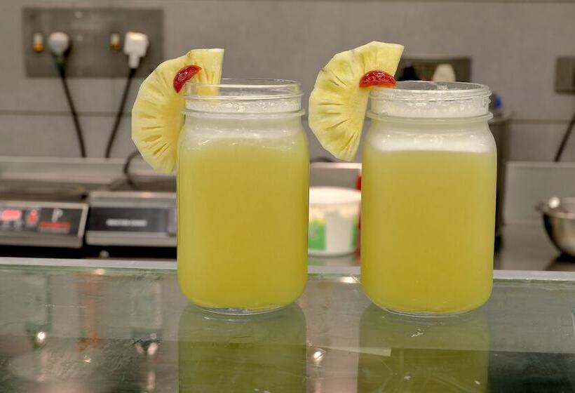 Отель Sifat International