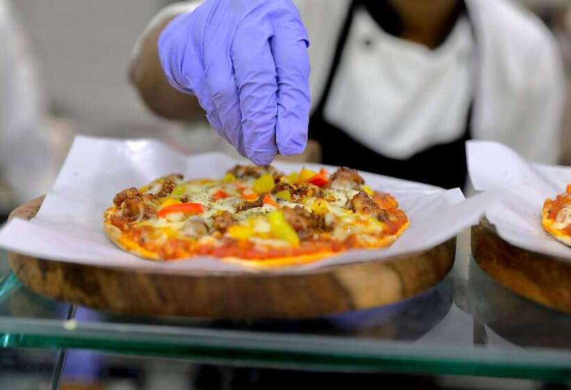 Отель Sifat International