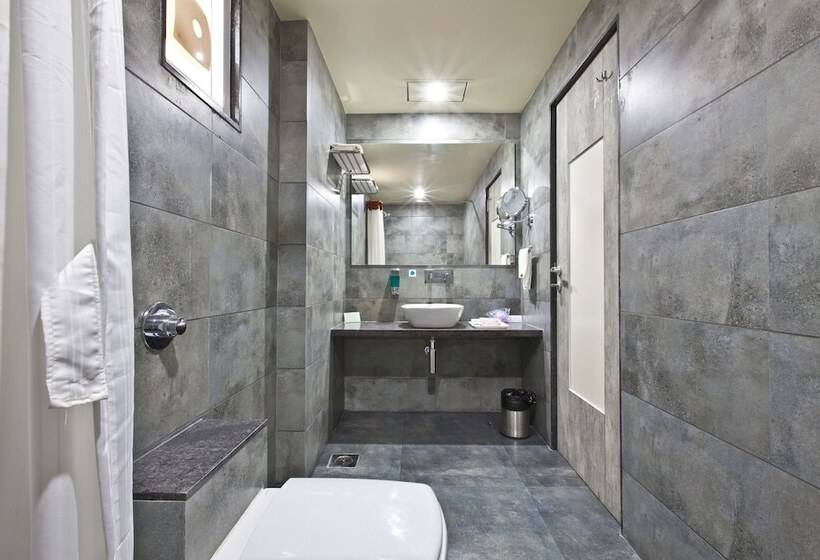 Отель Sifat International