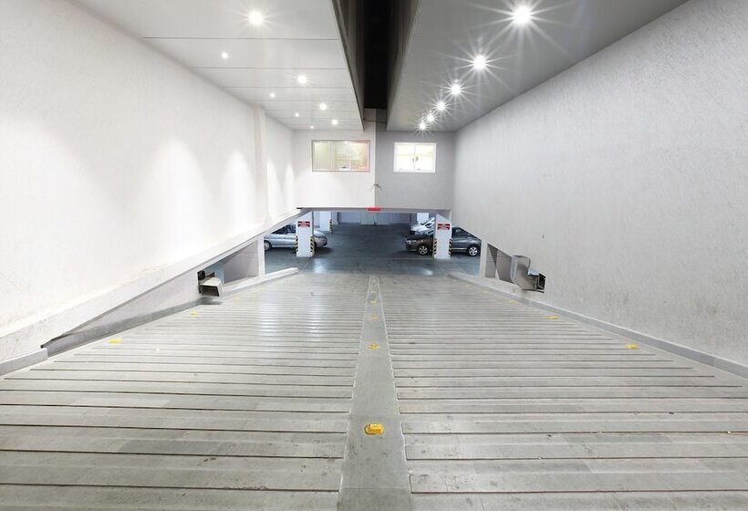 Отель Sifat International