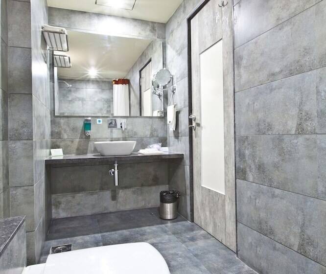 Отель Sifat International