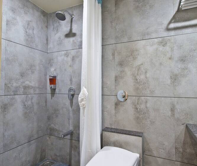 Отель Sifat International