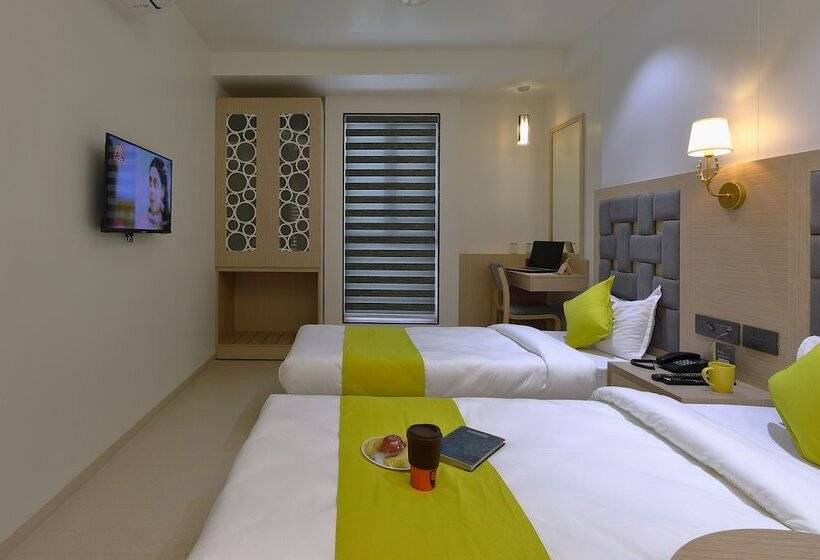 Отель Sifat International