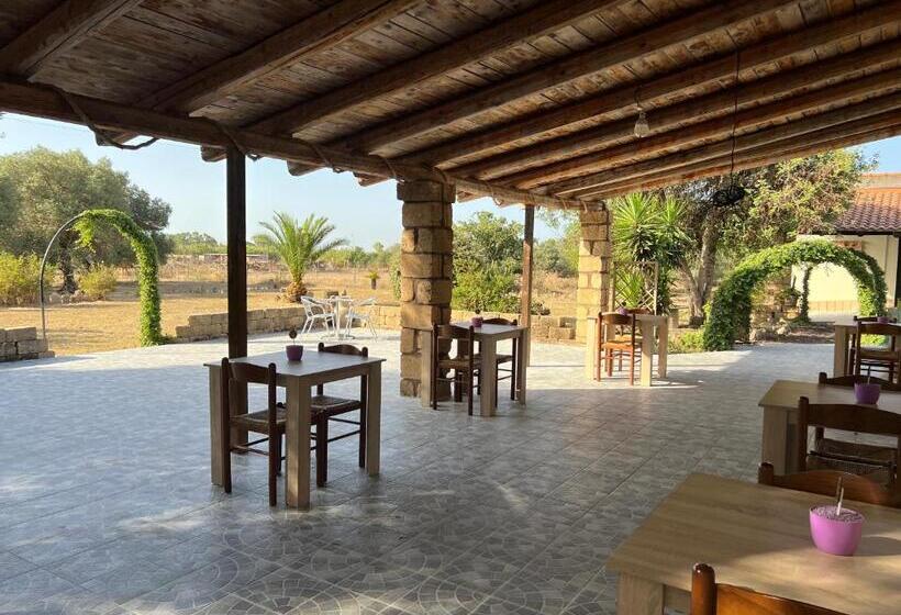 בית מלון כפרי Su Tasuru