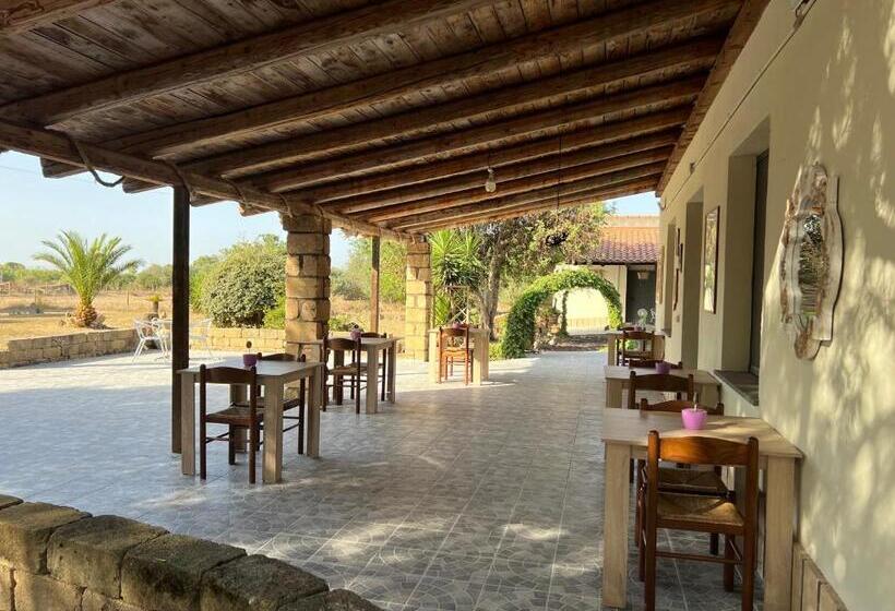 בית מלון כפרי Su Tasuru