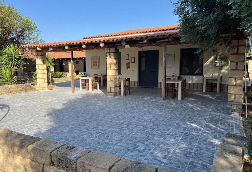 בית מלון כפרי Su Tasuru