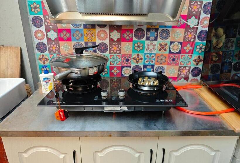 بنسيون 海口水慕青华客栈海南大学店