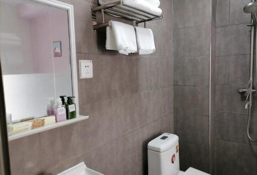 بنسيون 海口水慕青华客栈海南大学店