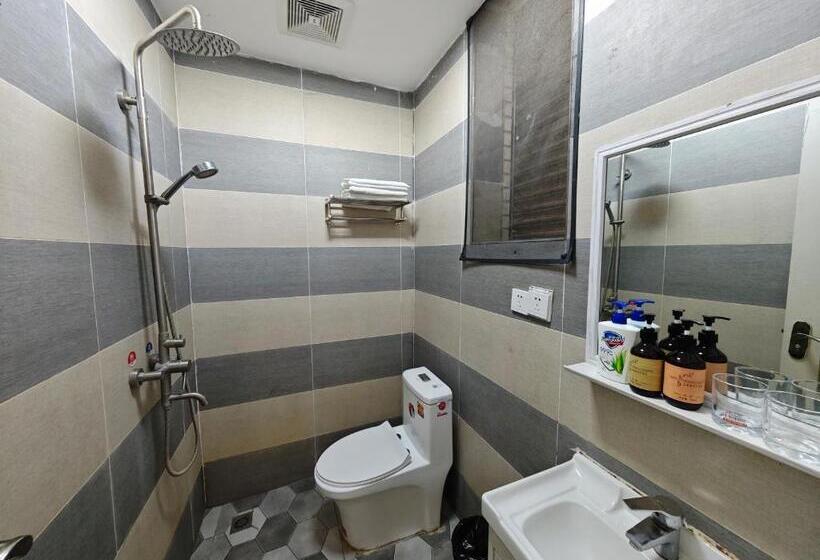 بنسيون 海口水慕青华客栈海南大学店