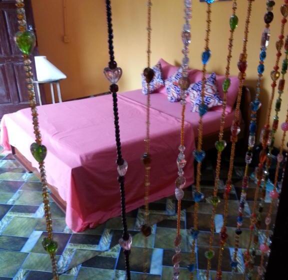 پانسیون Golden Lilies