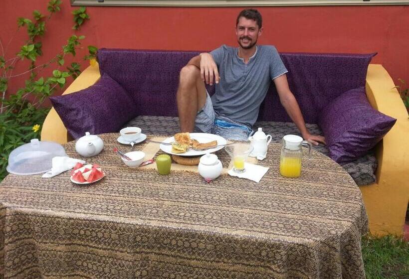 پانسیون Golden Lilies