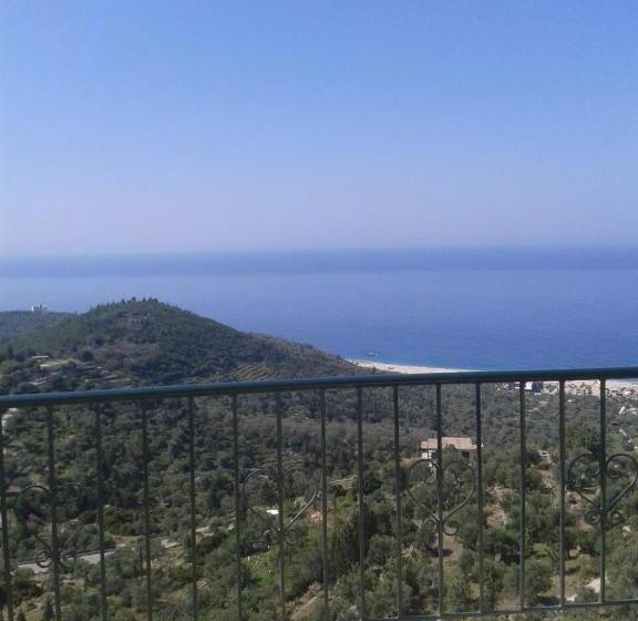 פנסיון Janis Castle Apartment