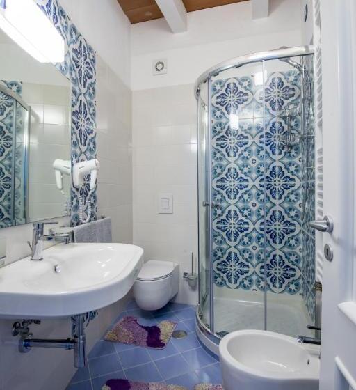 بنسيون Largo Chianura