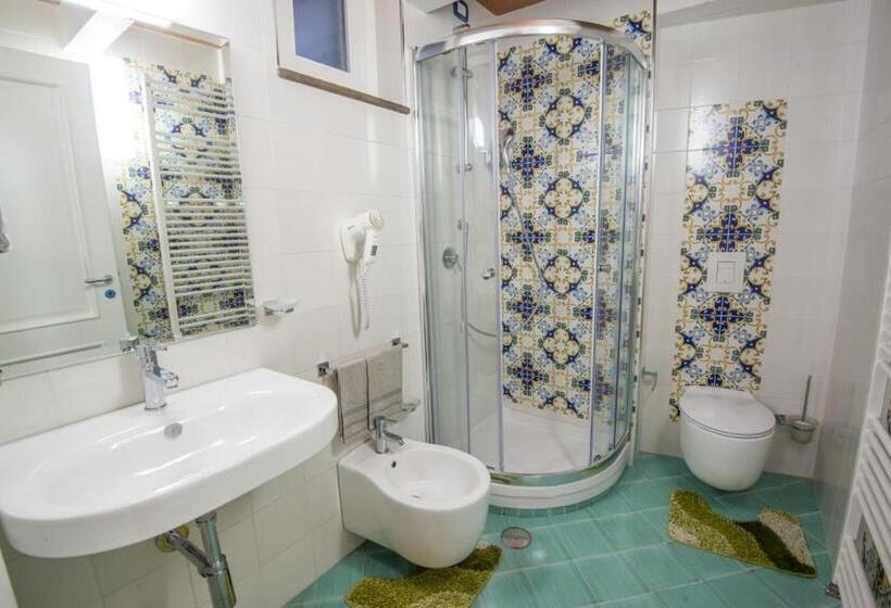 بنسيون Largo Chianura