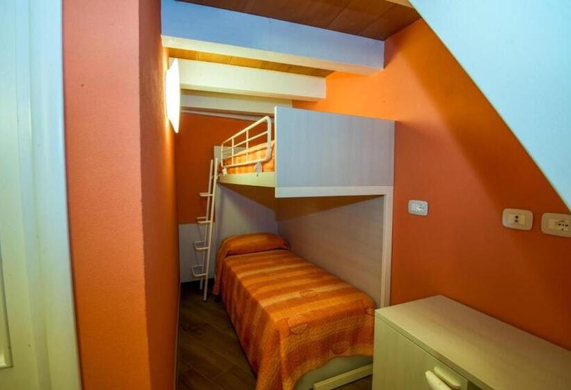 بنسيون Largo Chianura