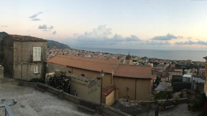 بنسيون Largo Chianura