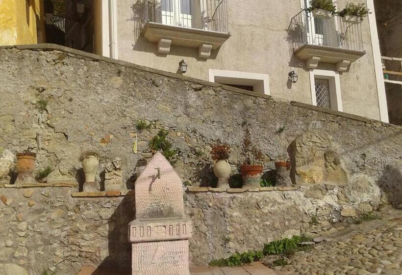 بنسيون Largo Chianura