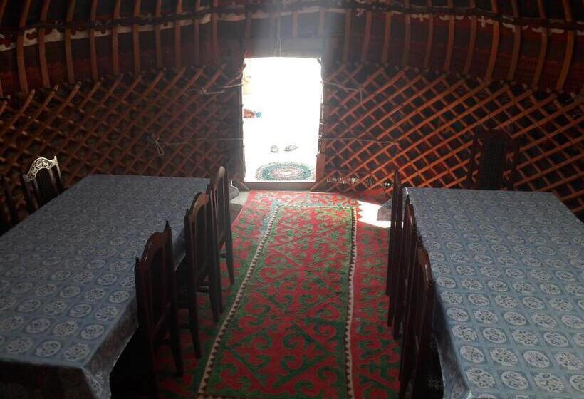 پانسیون Shyrdak Travel