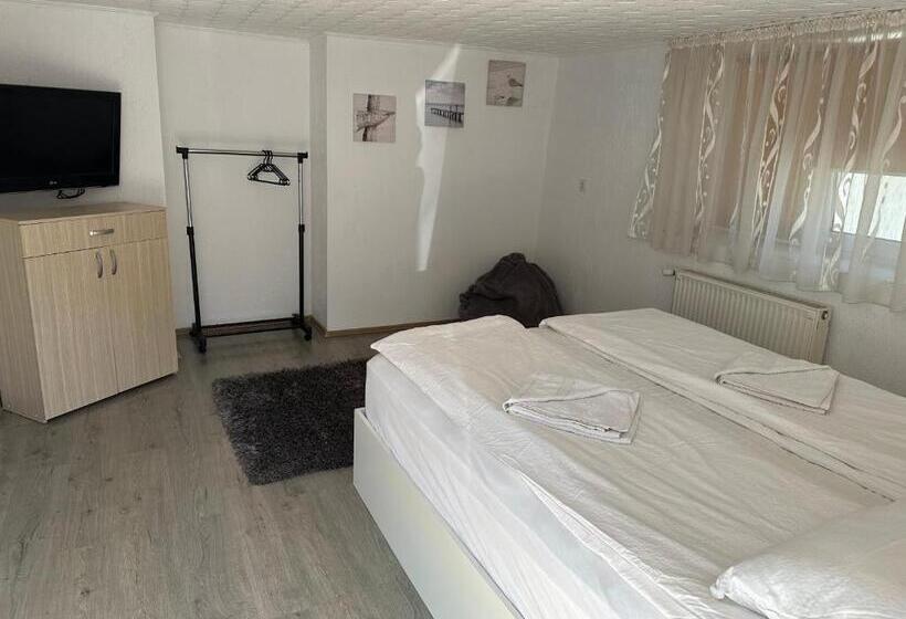 ペンション Szekeres Vendégház