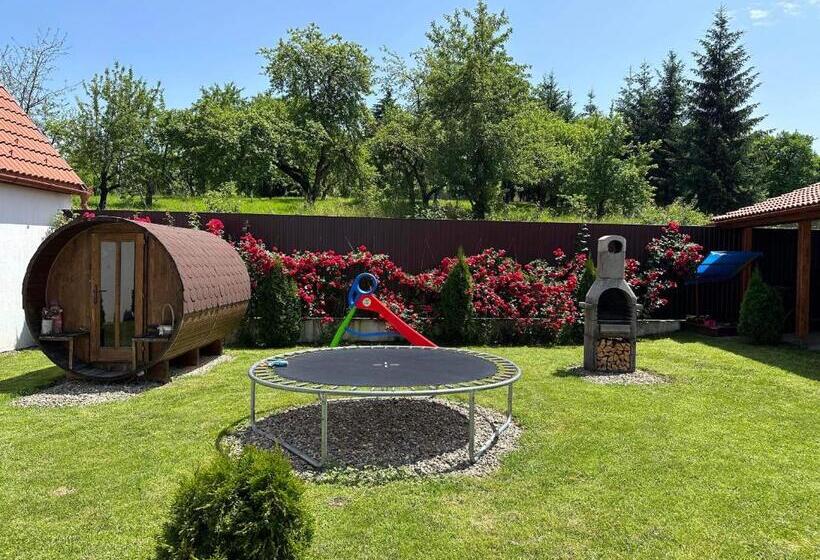 ペンション Szekeres Vendégház