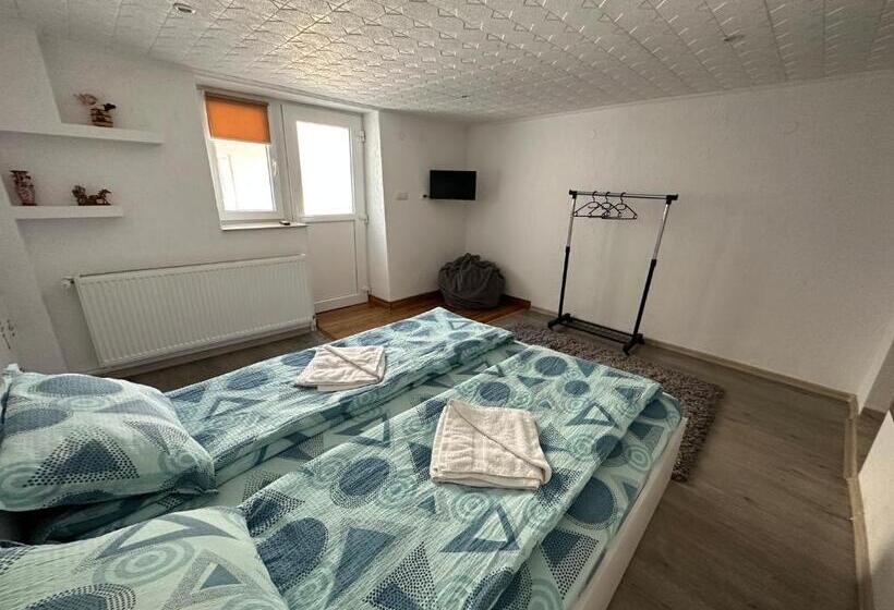 ペンション Szekeres Vendégház