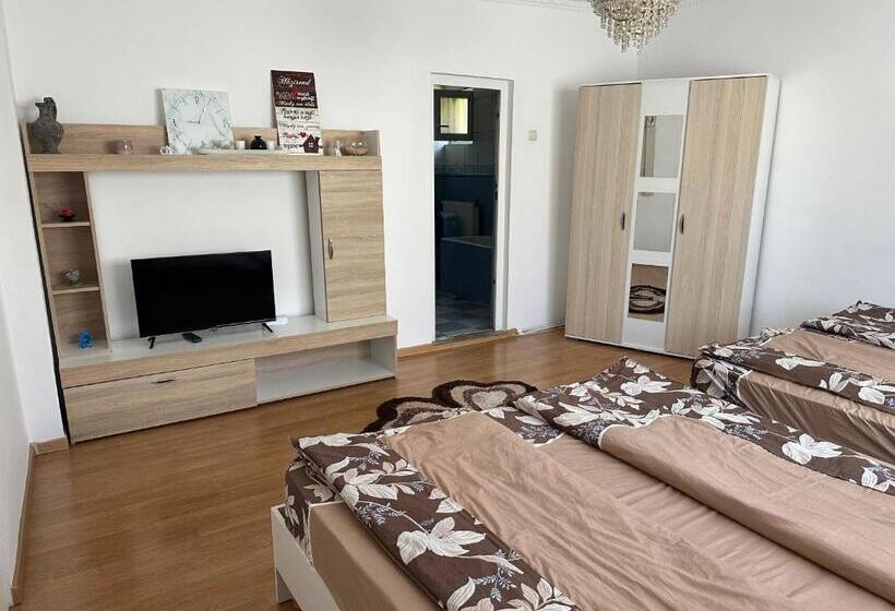 ペンション Szekeres Vendégház